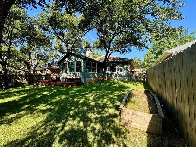 Building Photo - 8311 Edgemoor Pl