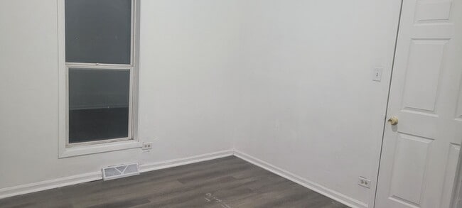 Building Photo - 15634 Lincoln Ave