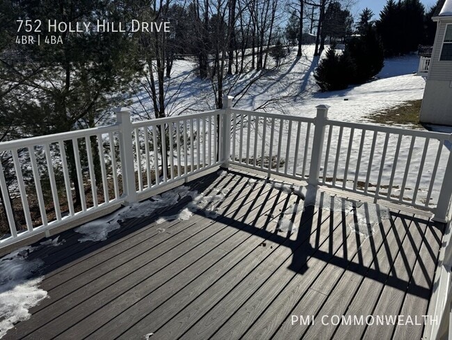 Building Photo - 752 Holly Hill Dr