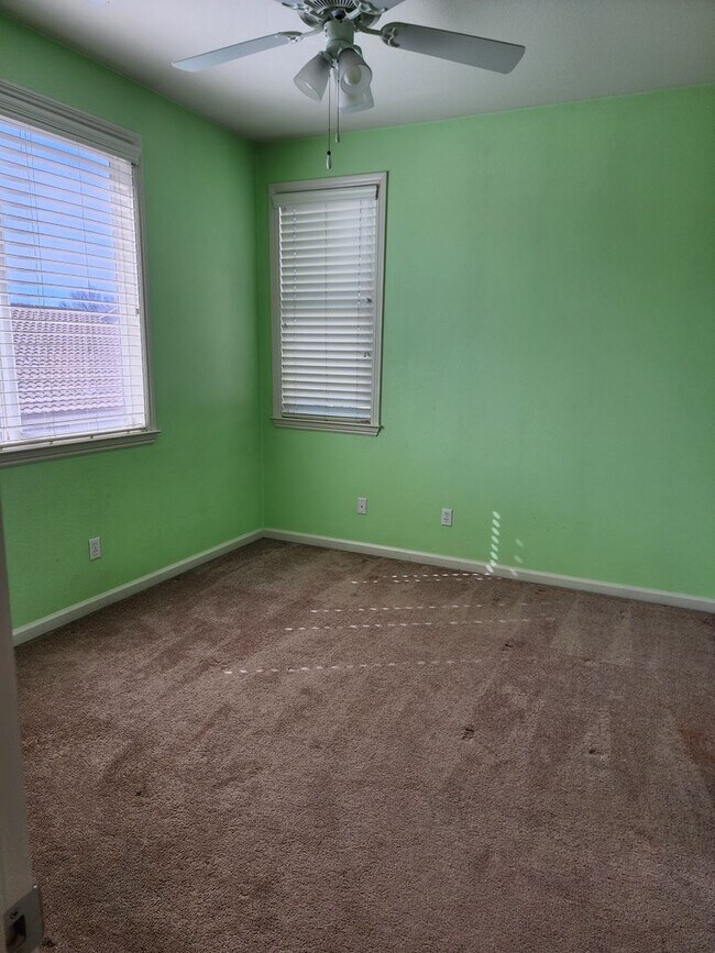 Building Photo - 5 Bedroom 3 Bathroom with 3 car Garage in the Sylvan School District