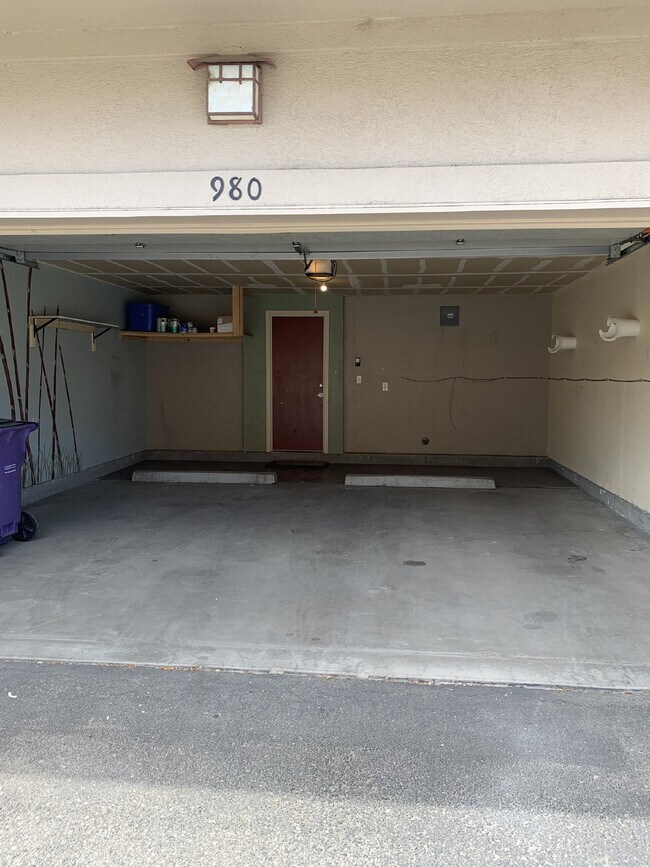 Building Photo - Beautiful Condo For Rent