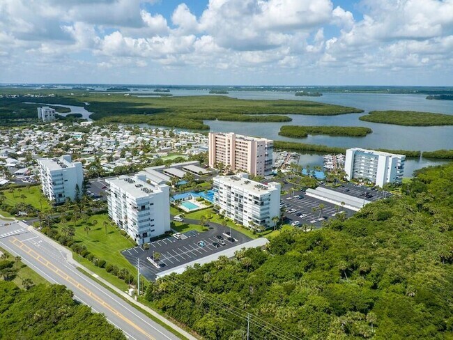 Building Photo - 5167 N Hwy A1A