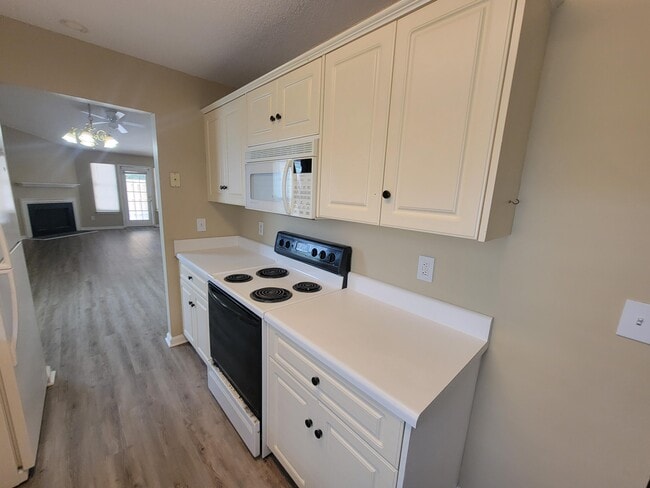 Building Photo - 42 Charlestowne Dr