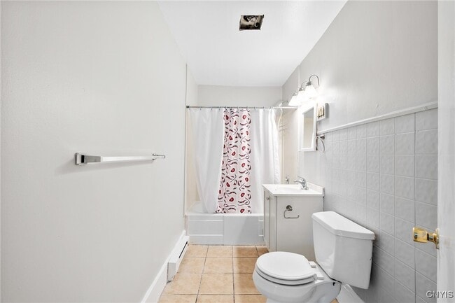 Building Photo - 200 Center St