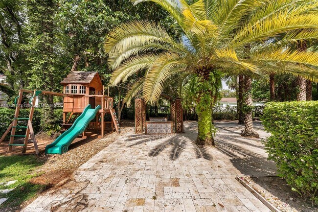 Building Photo - 1624 Granada Blvd