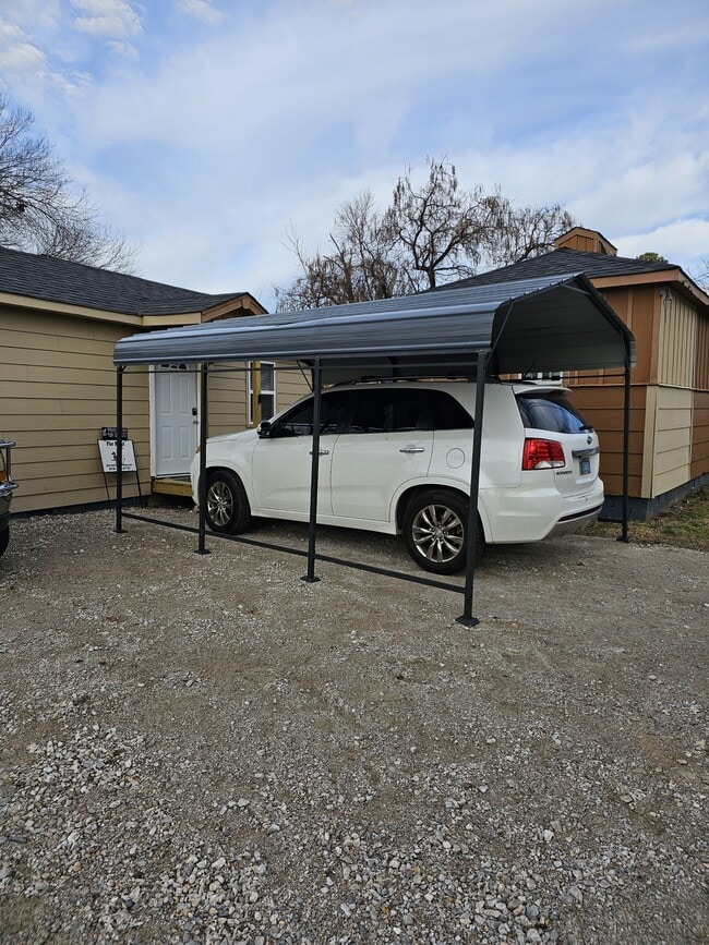 Primary Photo - 407 N Wilson Ave