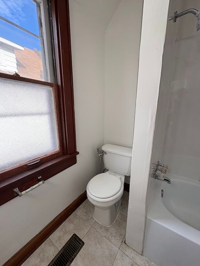 Building Photo - Two bedroom two bathroom home for rent