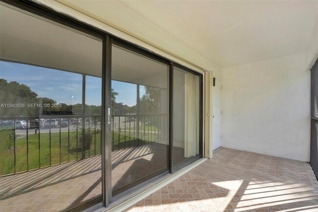 Building Photo - 230 Lakeview Dr