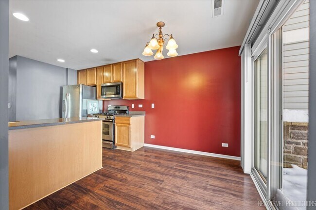 Building Photo - 643 Hawley Dr