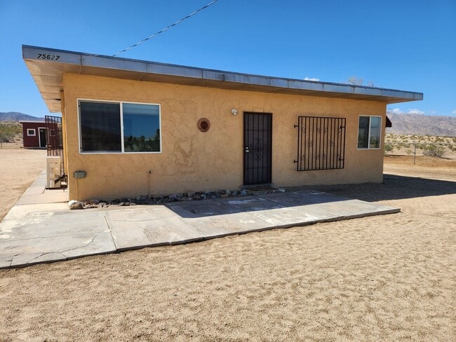 Primary Photo - Beautiful 2 Bedroom on 2 1/2 Acres