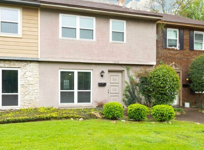 Building Photo - Remodeled Townhome with Granite & Stainless appliances