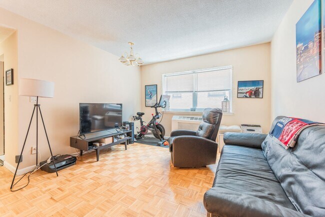 Building Photo - BROOKLINE 1 BED AVAILABLE FOR AN AUGUST 1ST MOVE-IN
