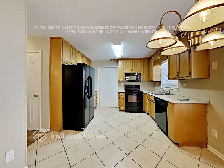 Building Photo - 3925 Riversong Dr NW