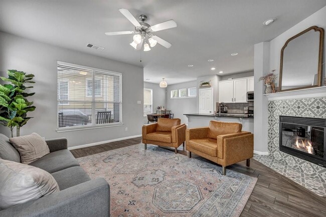 Building Photo - 411 W St Elmo Rd