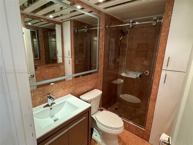 Building Photo - 1408 Brickell Bay Dr