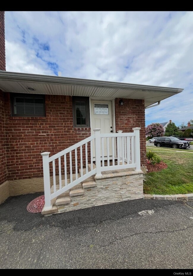 Building Photo - 476 Whittier Ave