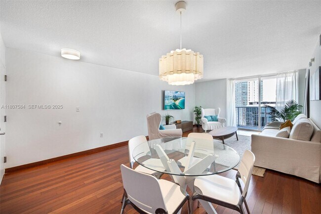 Building Photo - 1200 Brickell Bay Dr