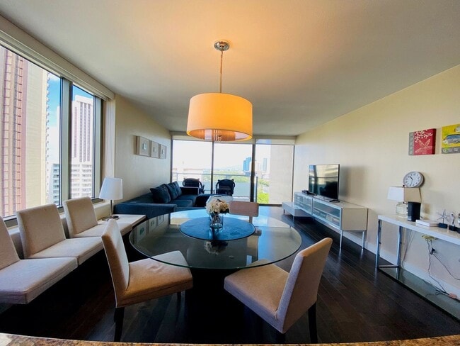 Building Photo - Fully furnished unit at the Watermark!