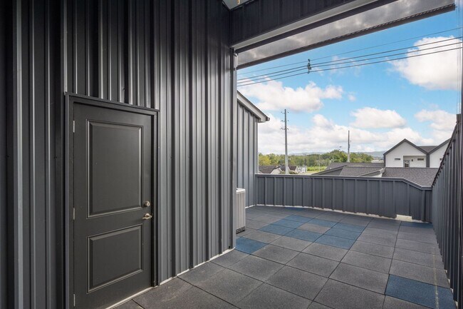 Building Photo - Location, Location , Location with this Beautiful Townhome