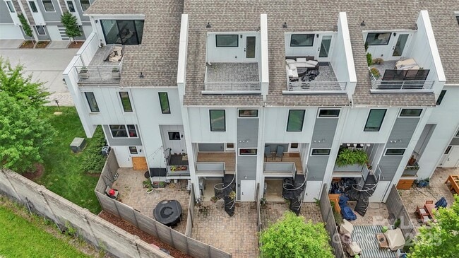 Building Photo - 2653 Shenandoah Ave