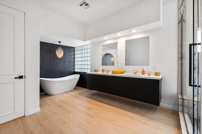 Building Photo - 47215 Heliotrope Dr