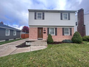 Building Photo - 5 Bedroom home on the NE side of Grand Rapids