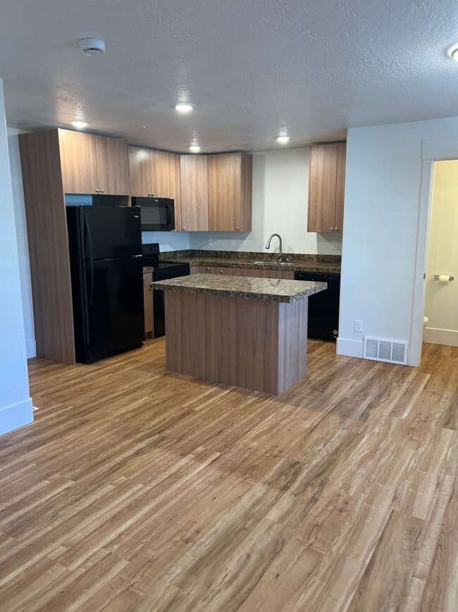 Primary Photo - Townehome in Evanston