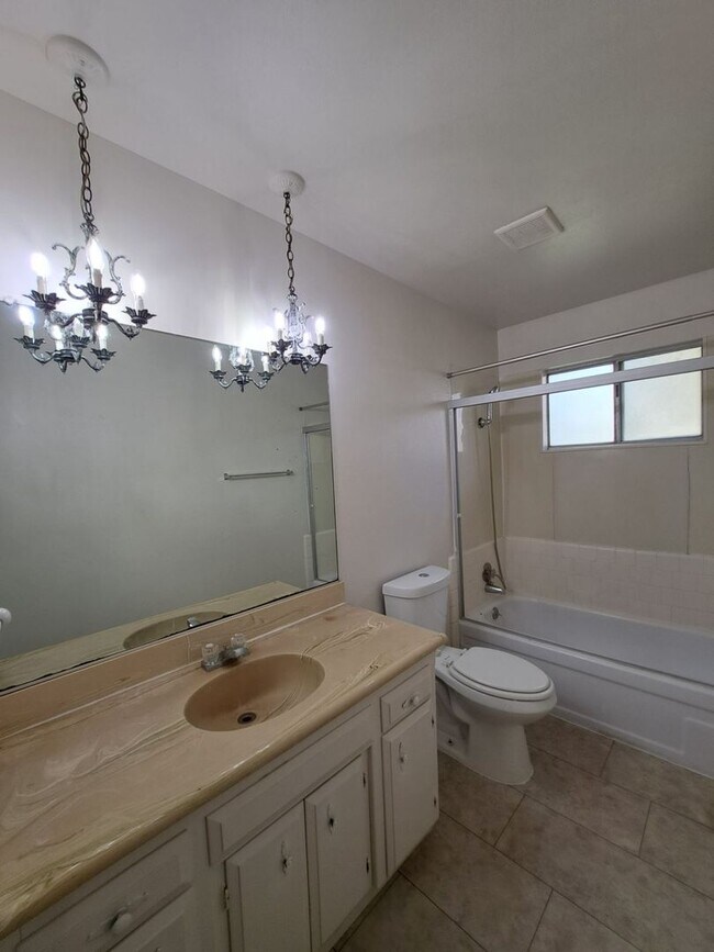 Building Photo - Beautiful Single-Level Fresno Home | 3 Bed...