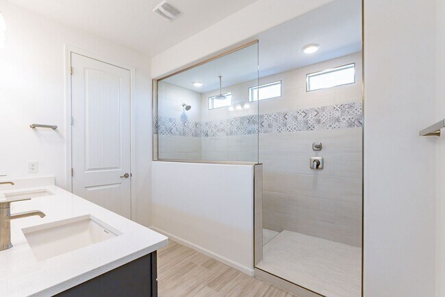Building Photo - Pending/ Rented - New Mattamy Home!
