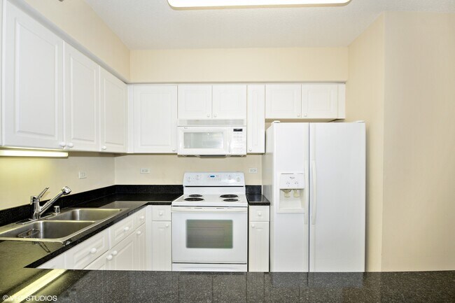 Building Photo - 512 N McClurg Ct