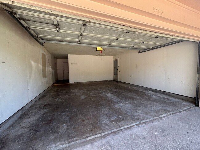 Building Photo - 3 Bedroom and 2 Bath