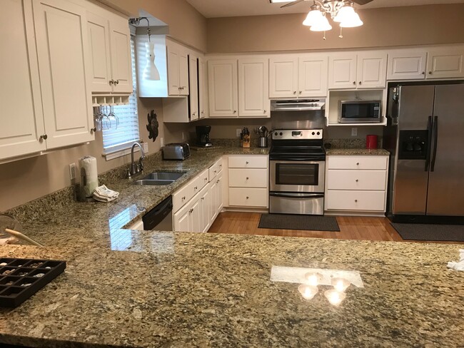 Building Photo - 1329 W Lagoon Ave