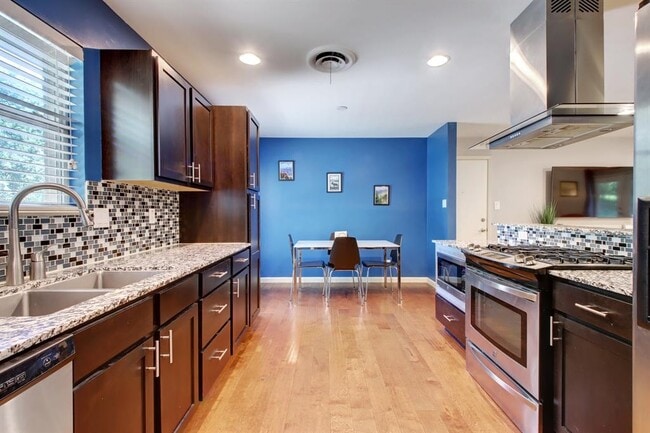 Building Photo - 6709 Columbia Dr