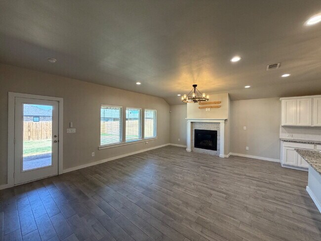 Building Photo - Beautiful 4 Bedroom 2 Bath Home in Wollforth!