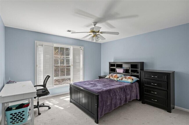 Building Photo - 5685 Lake Manor Trce