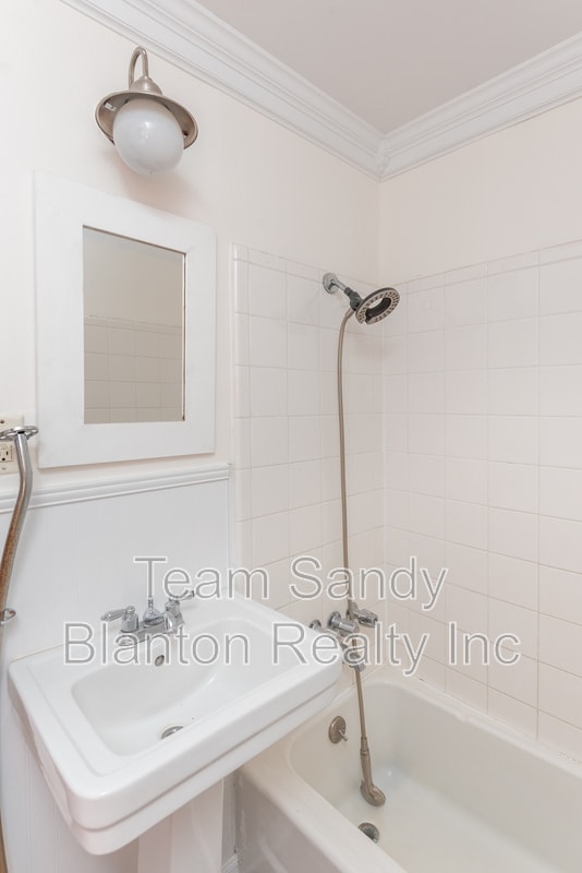 Building Photo - 802 Rue Max St