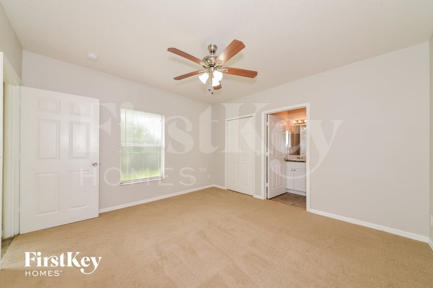 Building Photo - 4448 N Biscayne Dr