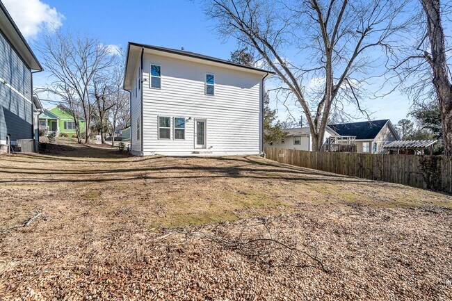 Building Photo - 216 Colima Ave