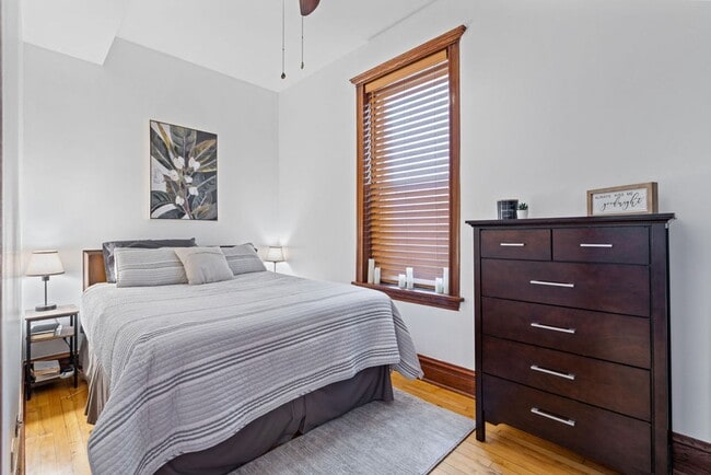 Building Photo - Beautiful 2BD/1BTH Apartment on Rice St!