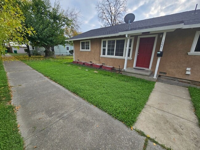 Building Photo - Duplex For Rent in Corning!