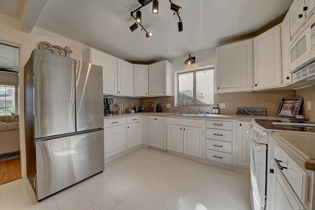 Building Photo - 444 N Shattuck Pl