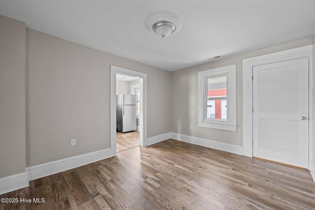 Building Photo - 308 Norwood St
