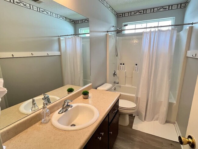 Building Photo - 182 Aquinnah Dr