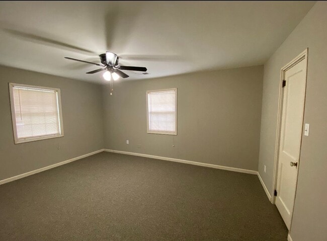 Building Photo - 7854 Captain- 2 Bdrm 1 Bath