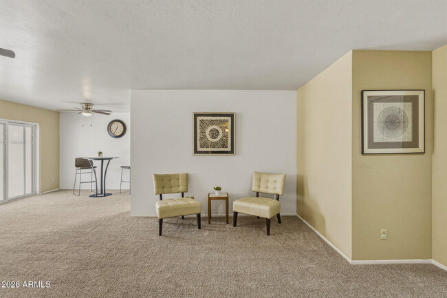Building Photo - 5625 W Sunnyside Dr