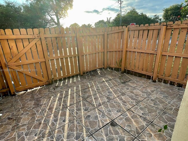 Building Photo - 4750 NW 9th Dr