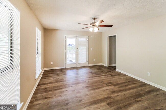 Building Photo - 6231 Willowbrook Dr
