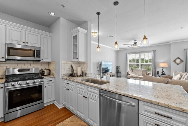 Building Photo - Luxurious Condo Living in Gated Stonegate ...
