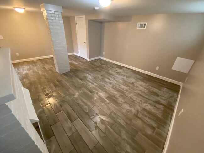 Building Photo - 426 E 15th Ave