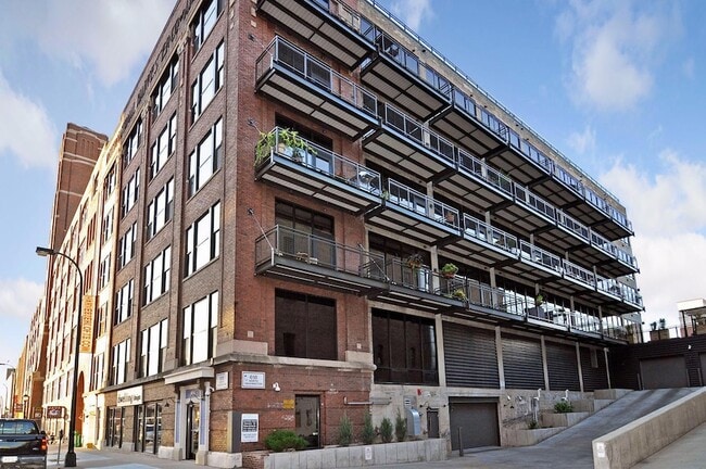 Building Photo - 618 N Washington Ave